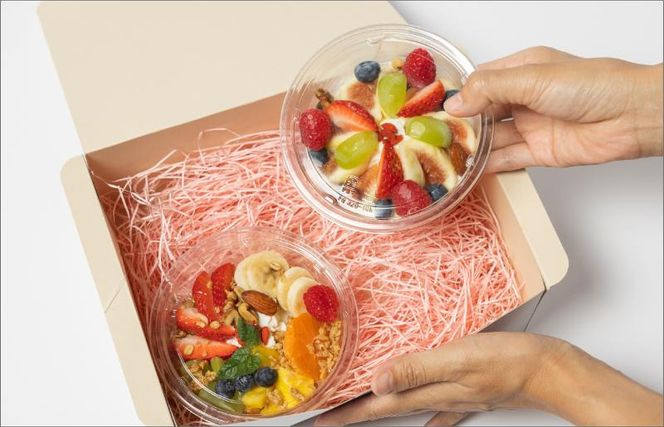 G2949 季節のフルーツのグリークヨーグルト 2個