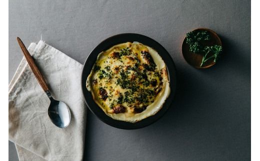 PETARI Shallow Pot 18cm Jet Black（ブラック）G.M.P 【 グッドデザイン賞受賞 陶器製 万能調理土鍋 鍋 土鍋 平鍋 浅鍋 電子レンジ可 キッチン雑貨 新生活 ギフト プレゼント 三重県 四日市市】 -[G631-3] 