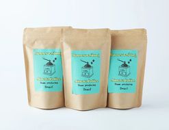 【3カ月定期便】コーヒー 豆 粉（ブラジル サントス 中煎り 中細挽き）100g × 3個セット | ミディアムロースト ギフトBOX付き コーヒー 珈琲 自家焙煎 ひなた珈琲 幸田町 送料無料
