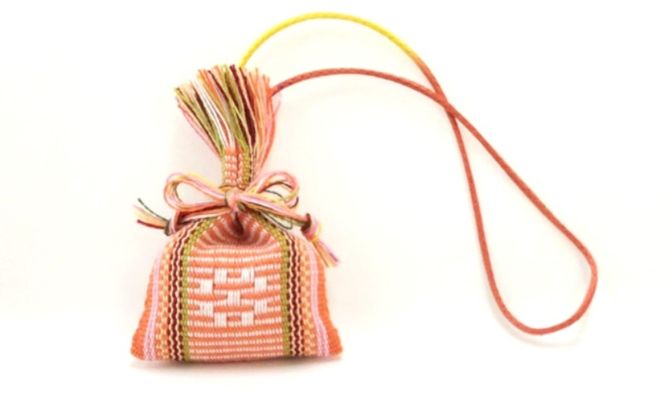 伝統工芸＜読谷山花織＞マースストラップ（１つ） ☆ 沖縄 読谷村 お守り 縁 ジンバナ カジマヤー 扇花 手作り 花織 地場産品 伝統工芸品 後継者育成 色違い有 プレゼントに