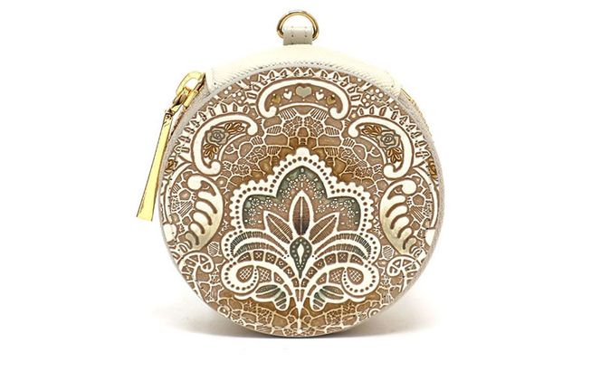 【文庫屋大関】マカロンポーチ アンティークレース＜オリーブ＞【皮革工芸品】 ポーチ ミニポーチ 小物入れ アクセサリー入れ イヤホン入れ 収納 保管ケース 手のひらサイズ  本革 革 皮革 工芸品 工芸 雑貨 ギフト プレゼント 日本製 東京