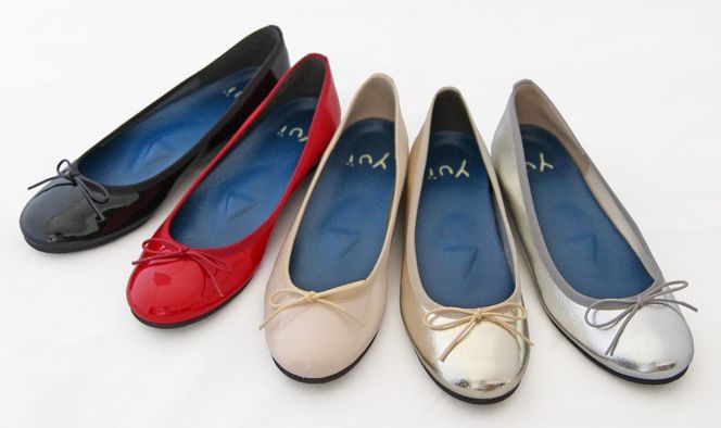 美脚に導く骨盤ケアシューズyui エナメル ダークレッド【サイズ26.0cm】DG010VC07