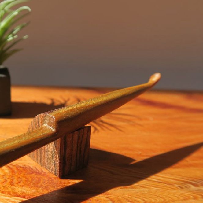 木製耳かき パロサント材 ［195S26］ パロサント グリップ感 優しい形状 体に優しい スプーン形状 刺激を軽減 肌触り 甘い香り 硬い 重い木  愛知県 小牧市 送料無料