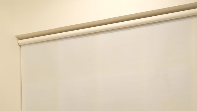 TOSO ロールスクリーン ボールチェーン式 採光生地 90cm×220cm（ホワイト）ブラインド シンプルインテリア 採光 間仕切 カーテンレール取付 [BD163-NT]