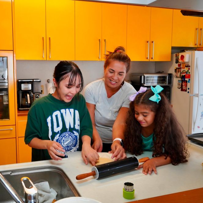 沖縄で留学体験！「まちなか留学」8回パック 留学 ホームステイ 沖縄 体験型 体験チケット 沖縄市 / HelloWorld株式会社[BCAX002]