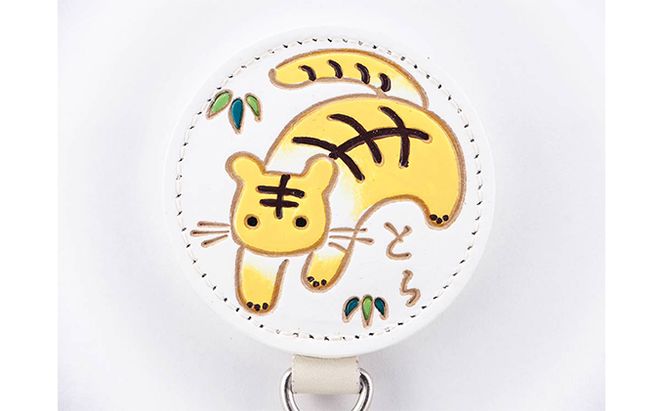 文庫屋大関 干支キーホルダー 寅 ドアに冷蔵庫にペタリ 干支 キーホルダー マグネット入り 磁石入り 革製品 革小物 革製 日用品 雑貨 小物雑貨 マグネット 磁石 工芸品 民芸品 伝統工芸品 東京 東京都 墨田区