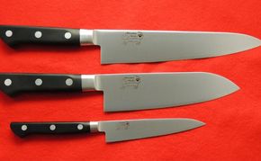 包丁 ふるさと納税専用「豆ねこ包丁」3本セット（牛刀、三徳、ペティ） セット ステンレス 牛刀 三徳 ペティ キッチン用品 日用品 耐久性 鳩山町 埼玉県 