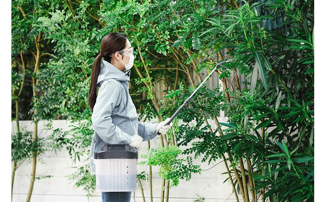 電池式噴霧器 ツインノズルIR-4W ダークグレー 噴霧器 4L 電池式 散布 アイリスオーヤマ 噴霧機  タンク ノズル 除草 園芸 消毒 除草剤 庭 電池 噴霧 噴射 薬剤 薬品 撒き 電動 家庭用 肩掛け 背負式 液肥撒き 除草剤散布 液肥散布 液肥 雑草防止