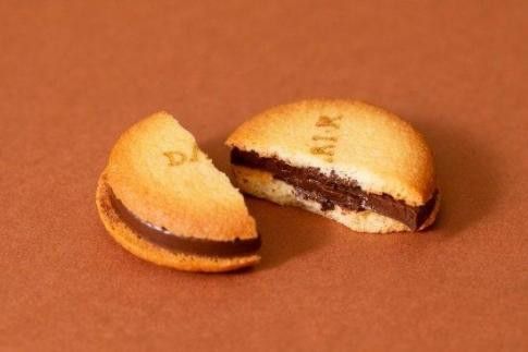 【高島屋選定品】＜dari K(ダリケー）＞カカオサンドクッキー（ミルク）6枚入×5箱セット［ 京都 チョコレート カカオを通して世界を変える 人気 おすすめ ギフト プレゼント 贈答 お取り寄せ お菓子 スイーツ ］ 261009_A-AAH005