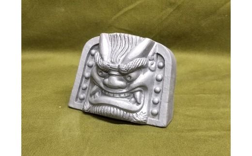 伝統工芸士の鬼師が作る【守護鬼瓦シリーズ】 見守り守護鬼面(自立型) 睨み・笑い 計２体セット 開運 魔除 三州鬼瓦 工芸品 H064-048