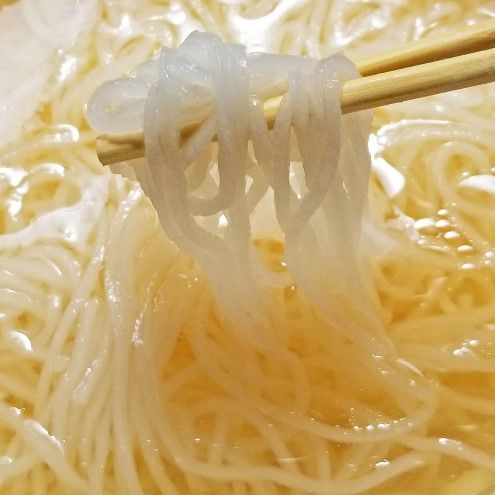 水炊き もつ鍋 食べ比べ セット 各2人前 博多名物 福岡県産 ハーブ鶏 水炊き＆国産牛 モツ鍋 しょうゆ味 醤油味 鍋 牛肉 鶏肉 大刀洗 配送不可：離島