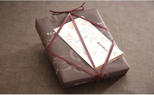 【カネ吉山本】近江牛すきやき用[赤身]　【500ｇ】【Y093W1】（国産牛　和牛　ブランド牛　ブランド和牛　黒毛和牛　牛肉　肉　高級　人気　おすすめ　神戸牛　松阪牛 に並ぶ 日本三大和牛 近江牛）