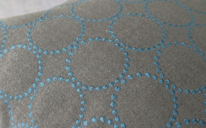 クッション おしゃれ タンバリン グレー(ブルー) 正方形 約 45 × 45cm ミナペルホネン dop tambourine 生地 刺繍 ソファ 家具 インテリア 秋山木工 秋山木工株式会社 静岡県 藤枝市