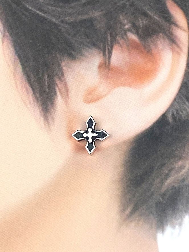 small edge cross pierce スモール エッジ ピアス ｜ シルバー アクセサリー 十字架 モチーフ 925 ハンドメイド ジュエリー アクセ ファッション 人気 シンプル ギフト プレゼント 年末年始 お中元 お歳暮 内祝い 快気祝い