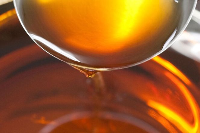 秋田しょっつる ノドグロ魚醤  130g×1本・秋田しょっつる タイ魚醤 130g×1本 計2本【簡易包装での発送】 [調味料 塩魚汁 魚醤 日本三大魚醤 ナンプラー かくし味 味付け 料理 国産 秋田]|23_moj-240101