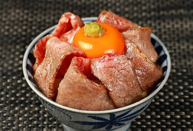 【和牛セレブ】【神戸牛 肩ロース焼肉切り落とし 600g（黒折箱入り）冷凍】 箱入り ギフト 和牛 牛肉 ステーキ しゃぶしゃぶ すき焼き 焼肉 大人気 年末年始 パーティー ボックス ごちそう 和牛 国産 但馬牛 但馬 神戸 三大銘牛 香美町 村岡 和牛セレブ 58-15