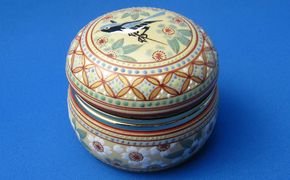 九谷焼オルゴール　桜とオオトリ a05 焼き物 民芸品 工芸品 雑貨 