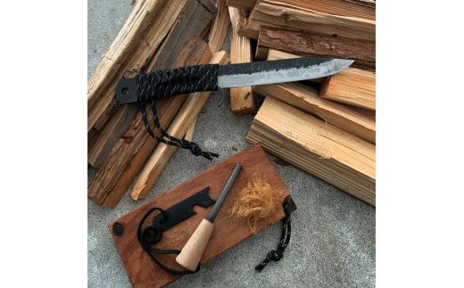 Woodstand solo 欅　天然堅木で作る携帯薪割台