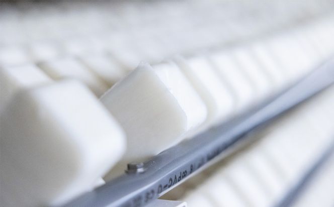 四日市認定地場特産品【泗水十貨店（しすいじっかてん）】オリブ透明石けん　川村養蜂場のハチミツ配合　手提げ袋付き