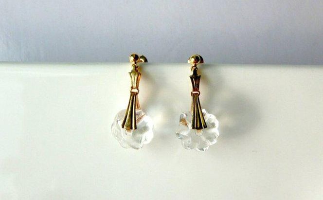 snowdrop ピアス クリスタル アクセサリー 1個 [Q]handmadejewely【お花 シンプル 可愛い ハンドメイド ジュエリー 手作り  職人 透明感 上品 華やか ドレス 大人な雰囲気 ギフト プレゼント ラッピング 結婚式】