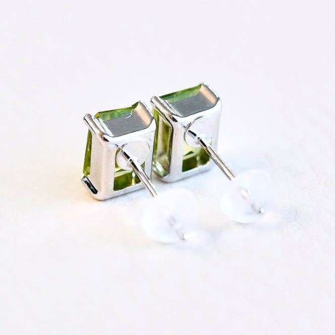 K14WG ホワイトゴールド ペリドット オクタゴンカット ピアス 保証書付 KO-0035 SWAD037