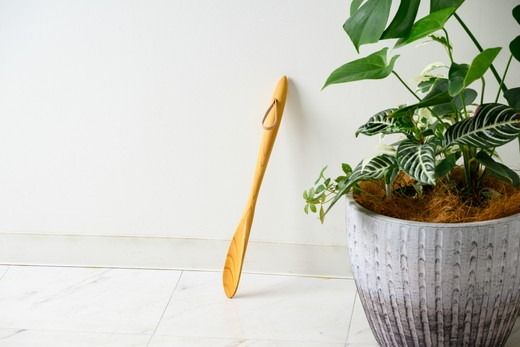 三芳町で採れたケヤキの木を削り出してできた靴べら FAA-212