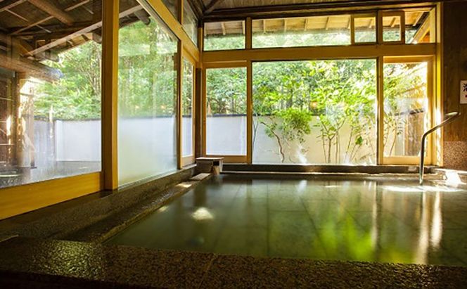 自然に包まれた天然温泉と純和風造りの閑静なたたずまいの一軒宿でリフレッシュ。ペアご宿泊券