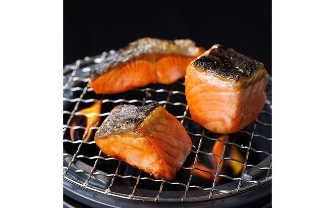 骨取り サーモン カット(500g×1袋) 皮付き 鮭 ダイスカット 小分け 骨とり 骨なし 骨取り済 カット済 簡単 魚 冷凍 お弁当 おかず 【AW-73】【丸正水産】