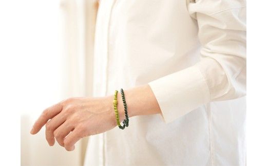 滋賀県伝統的工芸品認定　近江の数珠職人が手掛ける草木染ブレスレット（藍・黄檗染）【F014W】