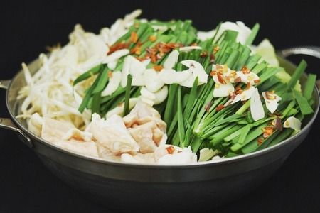 醤油味もつ鍋麺付きセット(4～5人前) 【冷蔵 チルド 贈り物 お歳暮 お中元 おすすめ 鍋 冬 麺 家族 ファミリー プレゼント 絶品 本格】(H082102)