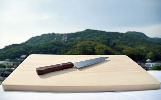 いちょうの木のまな板（小） 1枚 縦約21cm 横約36cm 厚さ2cm 重さ約0.9㎏ / まな板 キッチン用品 キッチン雑貨 調理器具 台所用品 木製 料理 調理 雑貨 日用品