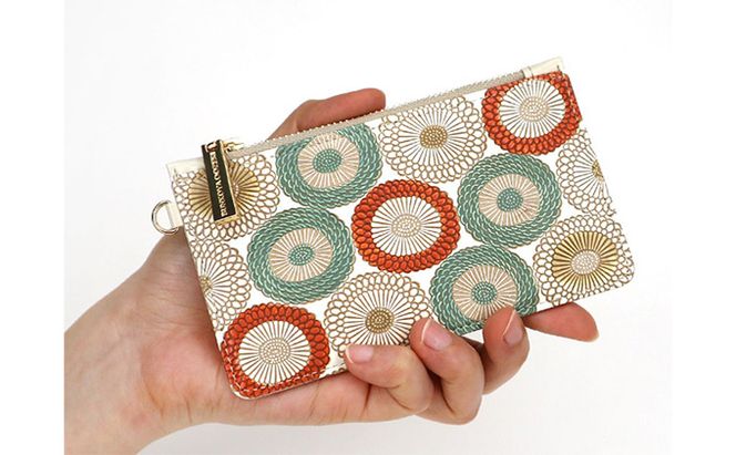 【文庫屋大関】すっきりカードケース　笠菊＜若草＞【皮革工芸品】 ファッション小物 雑貨 フラグメントケース 小銭入れ付き 収納 スマート 日本製 花柄 キク 