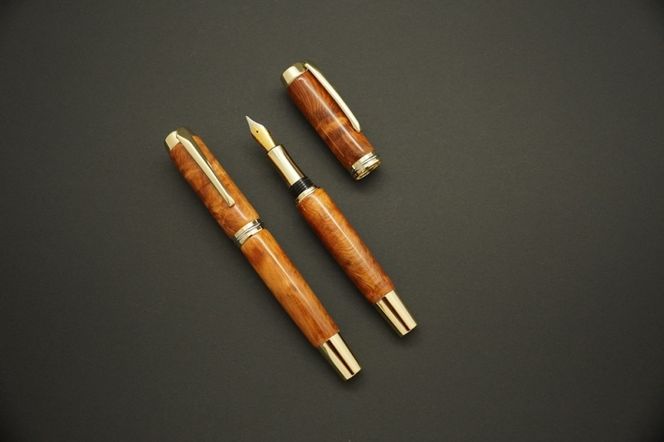 天然屋久杉万年筆【ゴールド×シルバー】〈ペン 文具 工芸品 文房具 雑貨 ギフト 贈答 プレゼント 木軸 記念 高級〉