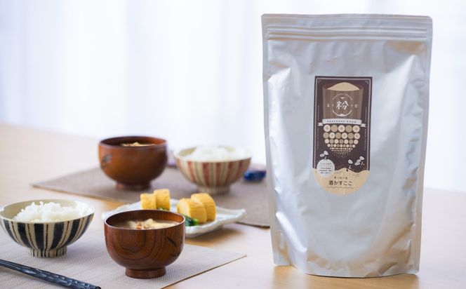 たとえばお味噌汁に入れて！酒粕でカラダがよろこぶ発酵習慣を。粉末だからかけるだけ。酒粕粉末 1kg（1kg×1袋）菜々粉々屋（ななここや） 酒かすここ │ 国産100% 無添加 無香料 保存料不使用 発酵食品 食物繊維 グルタミン酸 ビタミンB 亜鉛 葉酸 アミノ酸 粕汁 味噌汁 スープ 卵焼き だし巻き 甘酒 ヨーグルト からあげ 青汁 お菓子作り 三重県 四日市市 ふるさと納税