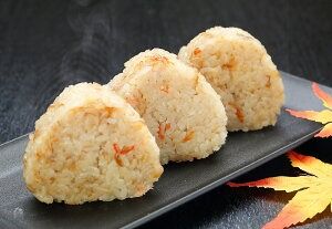 【ふるさと納税】炊き込みむすび 但馬牛 蟹 2種セット 7個入×2種 計14個 新温泉町産コシヒカリ使用 おにぎり 冷凍おにぎり 炊き込みご飯 牛肉 かに カニ 冷凍 国産 兵庫県 新温泉町 送料無料