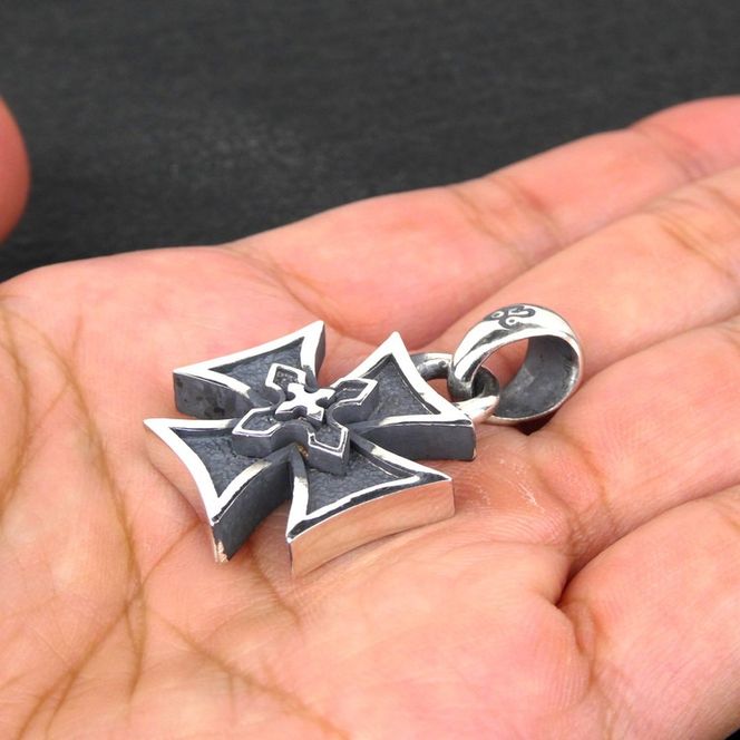 Iron cross pendant アイアン クロス ペンダント ｜ シルバー アクセサリー 十字架 モチーフ 925 ペンダントトップ ネックレス チャーム ジュエリー アクセ ファッション ハンドメイド 人気 シンプル ギフト プレゼント 年末年始 お中元 お歳暮 内祝い 快気祝い