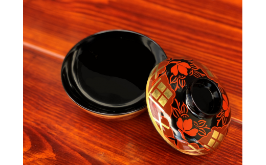 煮物椀　秀衡椿紋　蓋付　2個入れ / 漆器 お椀 吸い物椀 煮物椀 おわん 食器 ふた付き セット 漆椀 漆塗 うるしぬり 手塗り 木製 伝統工芸品 和 お正月 高級 結婚 新築祝い お祝い 贈答 贈り物 プレゼント ギフト 香典返し お返し おもてなし【ocy915-tsu-2A】