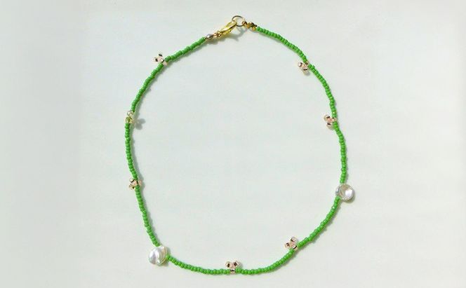 peace necklace -green & pearl- ネックレス アクセサリー 1個【シンプル グリーン ピンク パール ビーズ 可愛い ハンドメイド 手作り  職人 上品 大人な雰囲気 ギフト プレゼント ラッピング 結婚式 普段使い Q 北海道 幕別町】