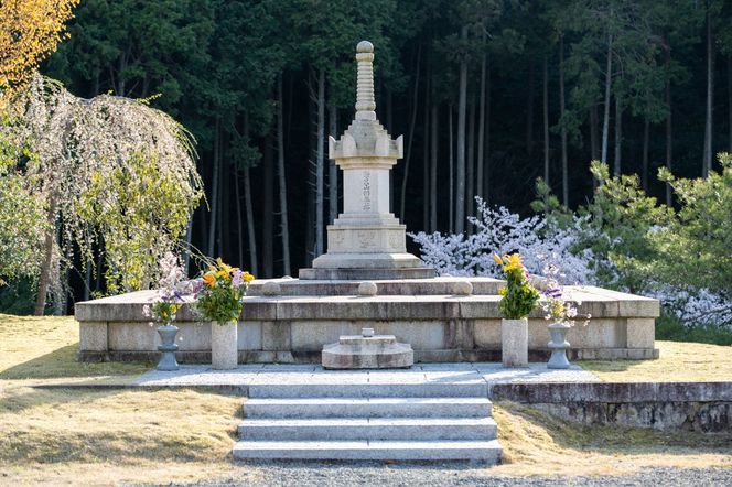 奈良山霊苑 利用補助券（30万円）【永代供養 樹木葬 墓じまい 合祀 納骨 お墓 供養 愛媛県 鬼北町 山下石材】
