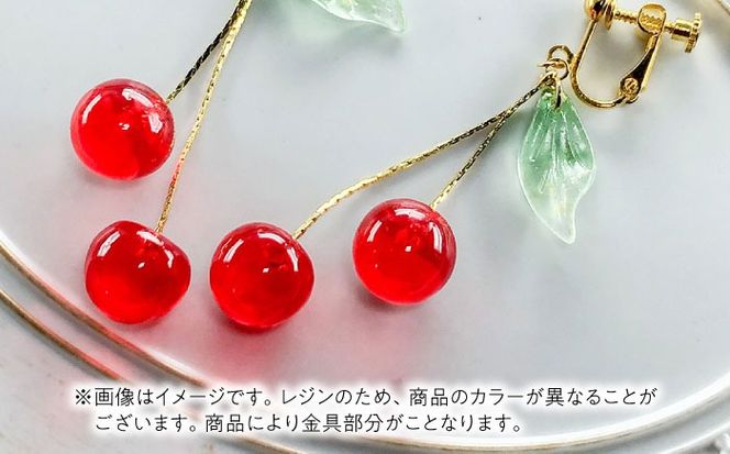 揺れる さくらんぼ ノンホールピアス レッド アクセサリー ハンドメイド レジン 愛西市 / Momo’s 工房[AECR008]