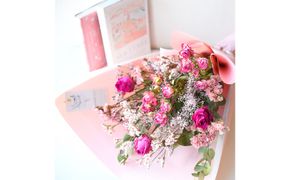 【母の日】プレミアムドライフラワー・ブーケ　シャルムロゼ＜お届け日：2026年5/4～5/10 当店おまかせ ＞母の日カード付き【 母の日 ギフト アレンジ 花 贈り物 大阪府 門真市 】 272230_BG129