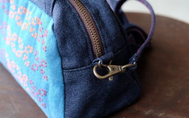 経浮花織 ランチポーチ+plus リーフ柄 (紺色・青系織物) ハンドバッグ 手提げバッグ 小さめ おしゃれ レディース 沖縄市 / FABRIC SHOP MINAMI[BCCS002-02]