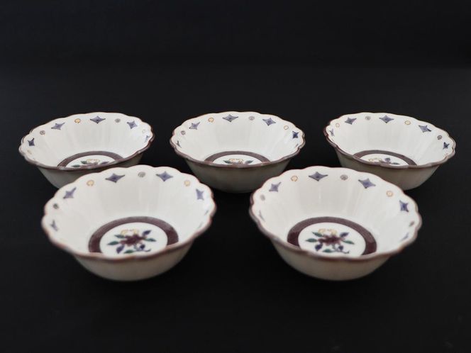 九谷焼　 2.5号小鉢揃　小花文　a01　銀泉窯 食器 キッチン雑貨 キッチンアイテム 雑貨 小物 お皿 小皿 食卓 テーブルコーディネート 