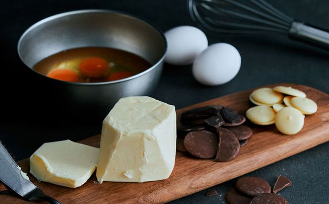 【ふるさと納税】MAISON CACAO メゾンカカオ 濃厚生ガトーショコラ 300g 驚きの口どけ 冷凍配送 神奈川県茅ヶ崎市