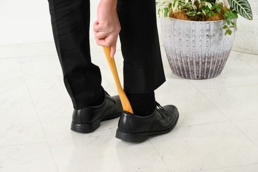 三芳町で採れたケヤキの木を削り出してできた靴べら FAA-212