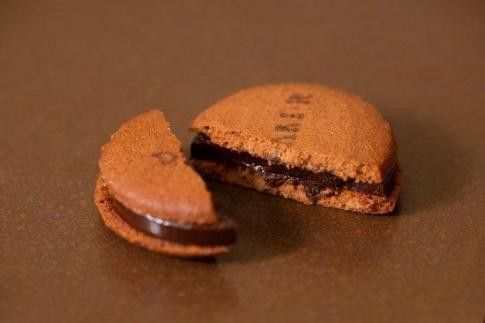 【高島屋選定品】＜dari K(ダリケー）＞カカオサンドクッキー（ダーク）6枚入×5箱セット［ 京都 チョコレート カカオを通して世界を変える 人気 おすすめ ギフト プレゼント 贈答 お取り寄せ お菓子 スイーツ ］ 261009_A-AAH004