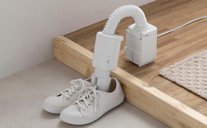 布団乾燥機 ふとん乾燥機 カラリエmini TURBO JSK-S10-W ホワイト アイリスオーヤマ カラリエ 小型 軽量 衣類乾燥機 タイマー付 布団 乾燥 乾燥機 湿気 ダニ対策 トコジラミ 湿気 布団あたため 靴乾燥 シューズドライヤー コンパクト