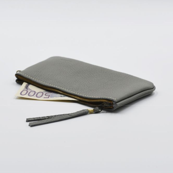 益子の革工房maharoのファスナーお札ケース　ライトグレー｜栃木県 益子町 ふるさと納税 ファスナーお札ケース 牛革 手作り（AX138-4）