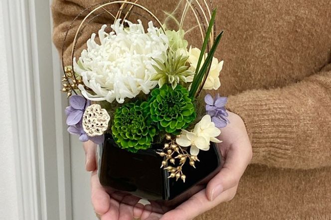 プリザーブドフラワー【翠】【埼玉県 春日部市 シュガーパイン 和風アレンジ お供え花 和モダンインテリア 菊アレンジ 枯れない花】(AJ260)