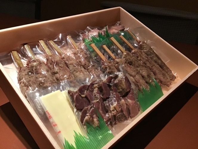 牛タンチーズつくね串、おつまみ蒸し牛タンセット【ふるさと納税 肉 牛肉 牛タン 仙台 名物 グルメ 厚切り プレミアム  ジューシー  ギフト」 冷凍保存  食べ比べ 高級 贅沢】 041009_HC003